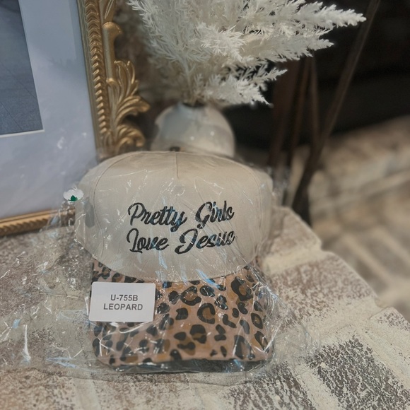 Accessories - Pretty Girl Love Jesus Beige Cap with Leopard Visor